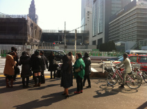 新宿南口駅前横断歩道