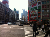 最初の交差点（西新宿1丁目）